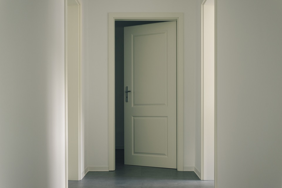 Dvere, miestnosť