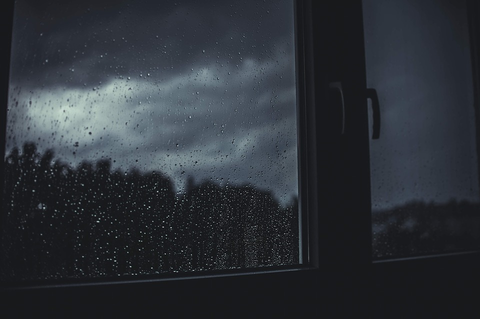 Okno, dážď